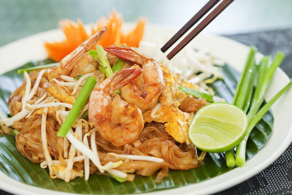ผัดไทยยายลำดวน (PAD THAI YAI LUM DUAN) 16,000 บาท