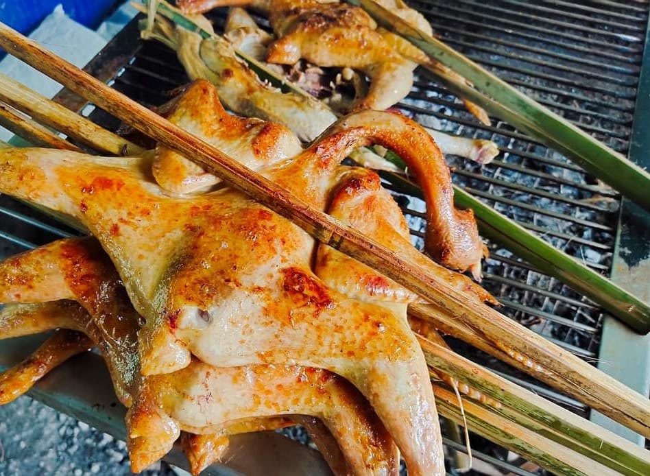 ไก่ย่างเขาสวนกวางป๋านึก (Chicken Kao Suan Kwang) 180,000 บาท