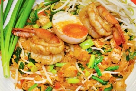ธงไชย ผัดไทย (Thongchai Padthai) 9,000 บาท