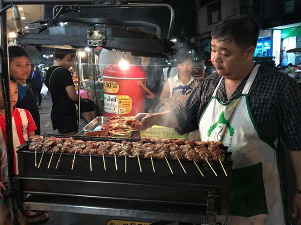 หมูปิ้งเฮียอ้วนสีลม (Moo Ping Hea Owen) 20,000 บาท